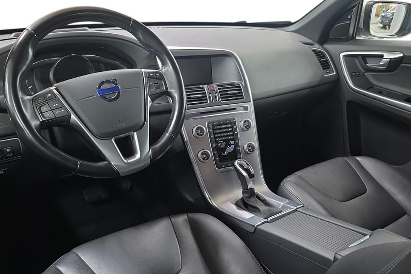 Bild 2 av Volvo XC60 D4 AWD Classic Summum navigation kamera