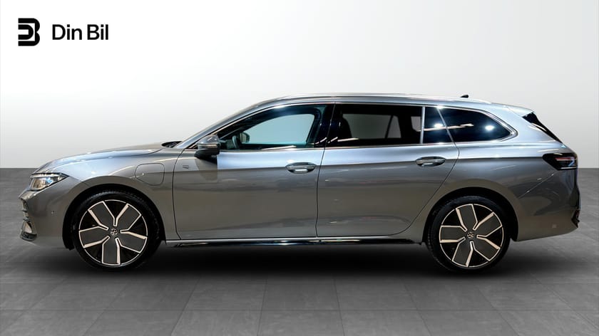 Bild 2 av Volkswagen Passat Variant eHybrid DSG R-Line Drag/P-värmare/Dcc