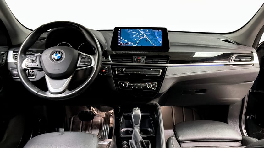 Bild 4 av BMW X1 xDrive25e HUD  Panorama Drag Backkamera