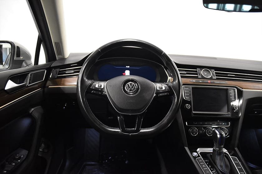 Bild 2 av Volkswagen Passat Variant GTE 1.4 TSI Aut Executive Drag P-Värm Cockpit 360° 218hk