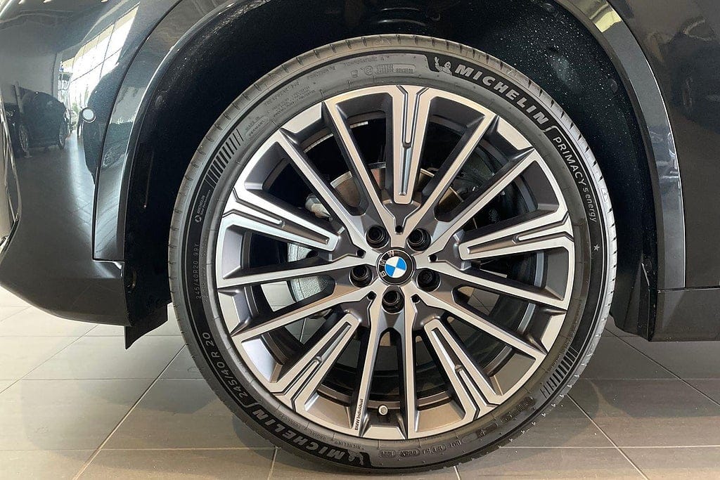 BMW iX1 eDrive20, 204ps, 2026