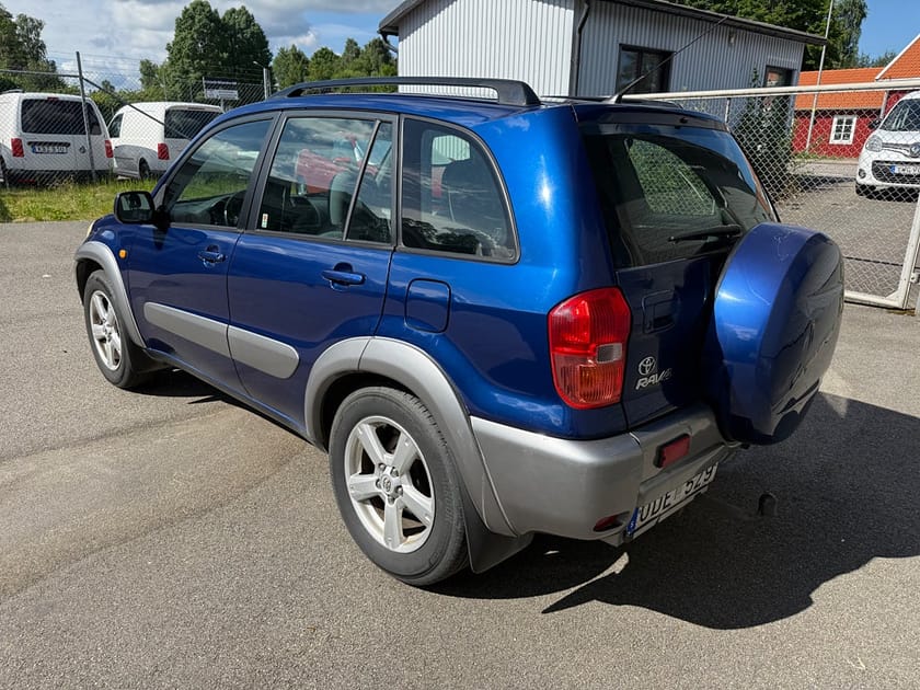 Bild 4 av Toyota RAV4 2.0 VVT-i 150HK 4X4 WIDEBODY / DRAG