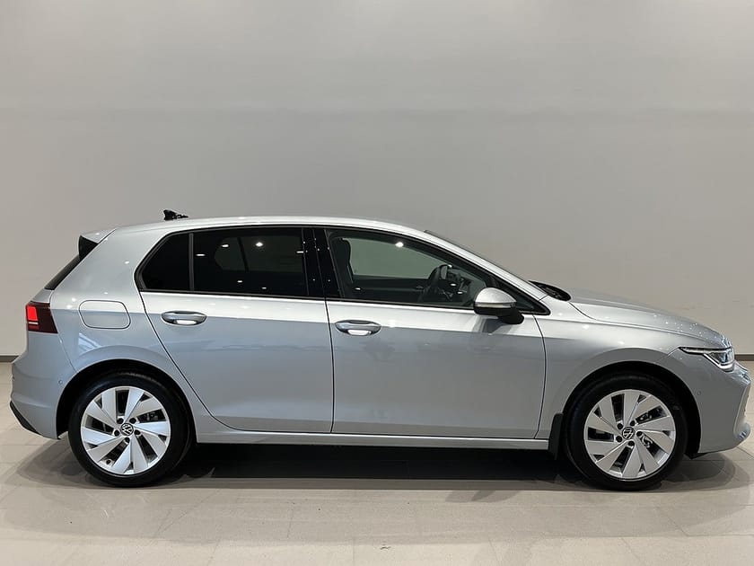 Bild 4 av Volkswagen Golf LIFE 1,5 ETSI 150 HK DSG7 | LAGERBIL
