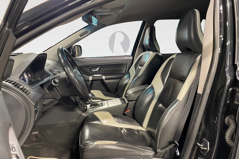 Bild 3 av Volvo XC90 7-seater D5 200 HK AUT AWD R-DESIGN DRAG PDC 7-SITS KAMREMBYTT