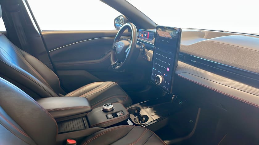 Bild 3 av Ford Mustang Mach-E Standard Range AWD 269hk Teknikpaket | B&O | 360°