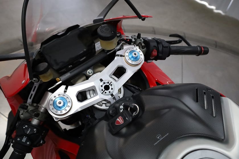 Bild 4 av Ducati Panigale V4R DQS / Akrapovic helsystem