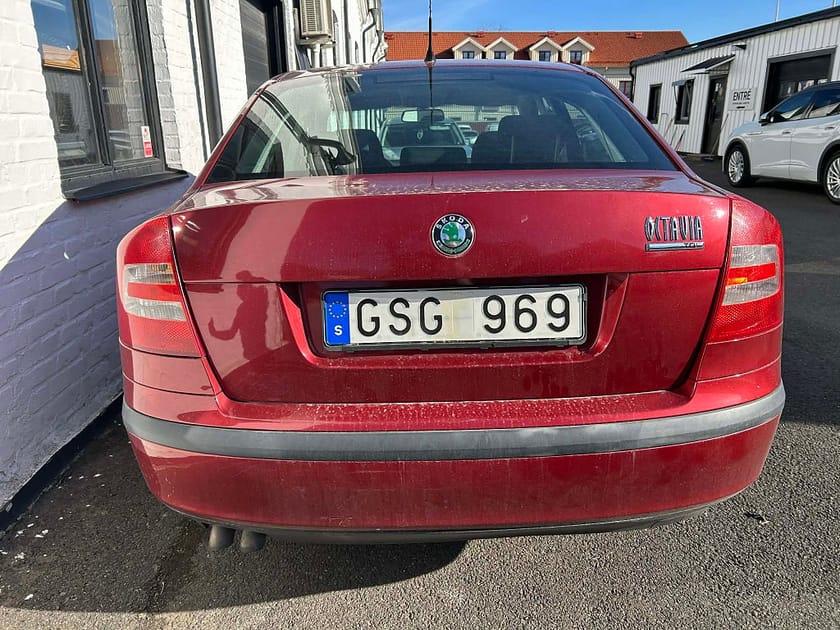 Bild 3 av Škoda Octavia Skoda 2.0 TDI DPF 140 hk DSG REPARATIONS OBJEKT SKUREN MOTOR