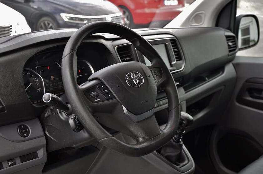 Bild 5 av Toyota Proace 2.0 Lång 2-dörrar 120hk Proffesional Värmare Drag HUD
