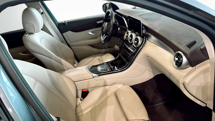 Bild 3 av Mercedes-Benz GLC 300 e 4MATIC | Elekriskt infällbar dragkrok