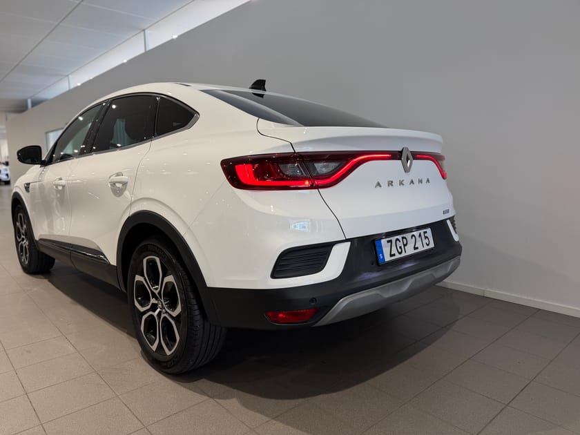 Bild 4 av Renault Arkana E-TECH 145 HEV Intens DCT / Farthållare / Parkerings sensorer fram och bak / Adaptiv farthållare / Navigering /