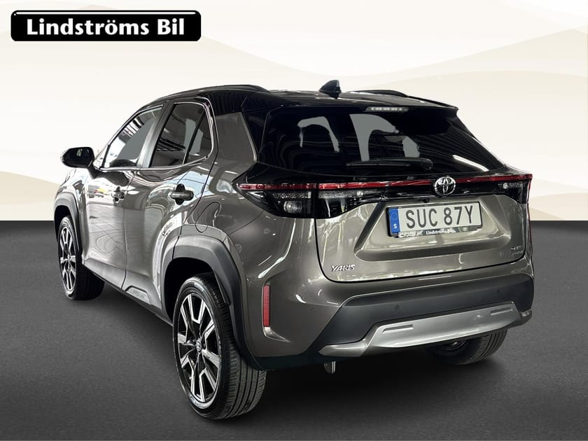 Bild 4 av Toyota Yaris Cross Hybrid 130 AWD-i Premiere Edition Pano Vinterhjul