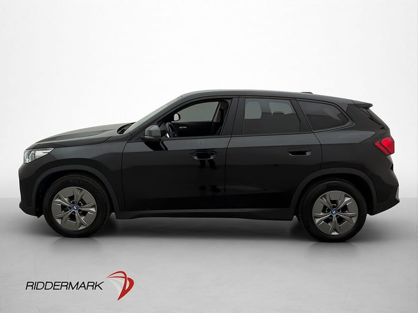 Bild 3 av BMW iX1 xDrive30 Kamera Widescreen CarPlay MOMS