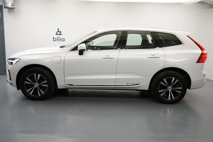 Bild 2 av Volvo XC60 Recharge T6 Core Bright. Navigation, Baklucka elmanövrerad, Dragkrok, Taklucka