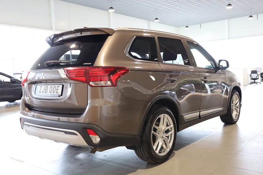 Bild 5 av Mitsubishi Outlander 2.0 4WD AUT Business M-Värme 360° Läder 7-Sits