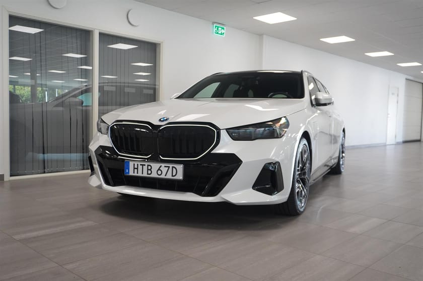 Bild 2 av BMW 530e xDrive Touring M-Sport Business Ed Pro B W Pano DAP