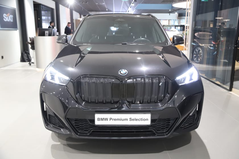 Bild 3 av BMW iX1 xDrive30 Drag / Comfort Access / Elstolar