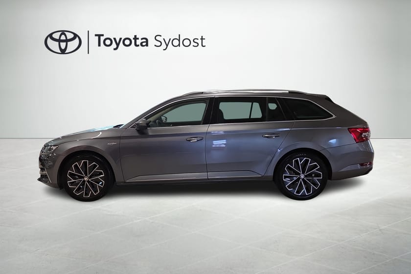 Bild 2 av Škoda Superb Kombi 2,0 TDI 200 hk L&K ( Laurin & Klement) Nybilsgaranti