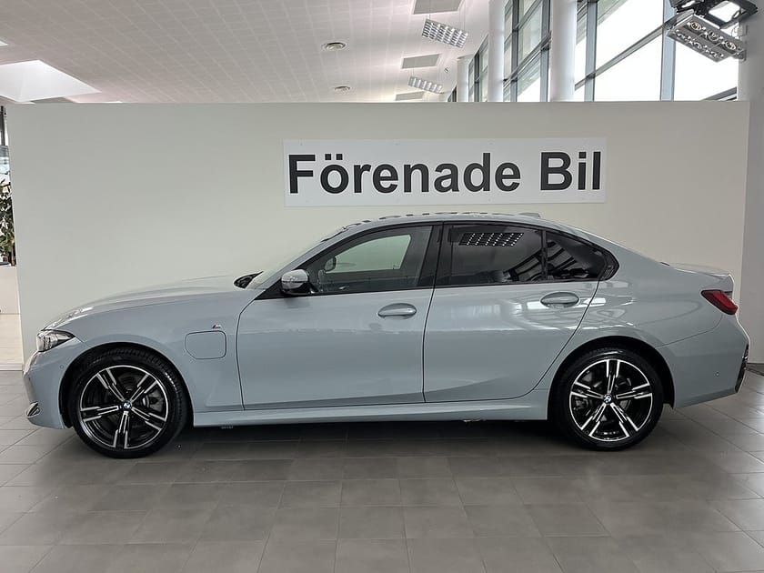 Bild 3 av BMW 330e xDrive Sedan M Sport Rattvärme Drag Park Assist