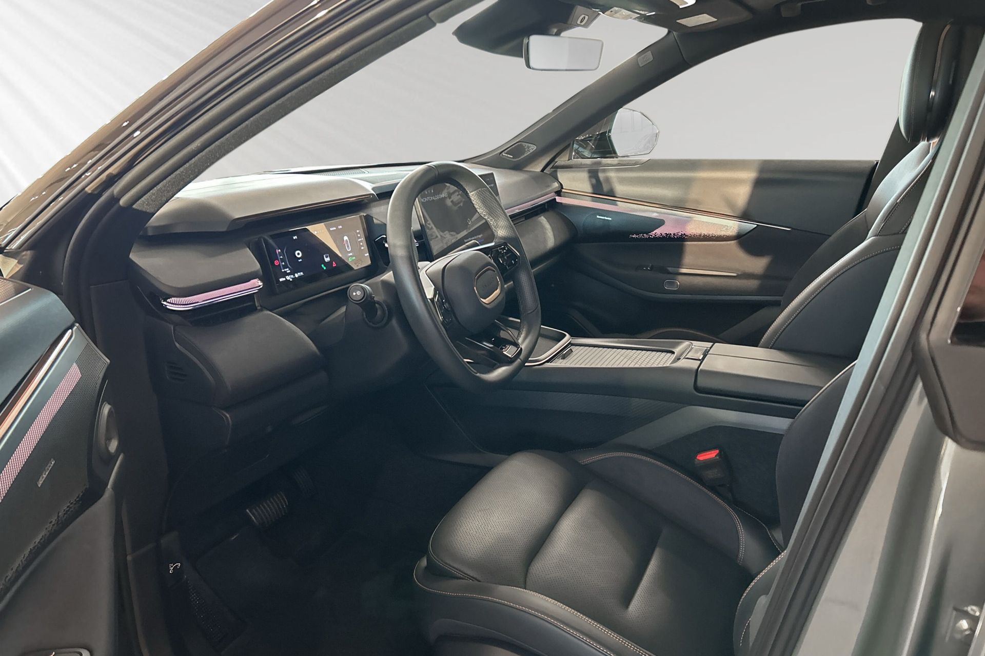 Lynk & Co 08 1.5TD PHEV More 2025, bild 6/10