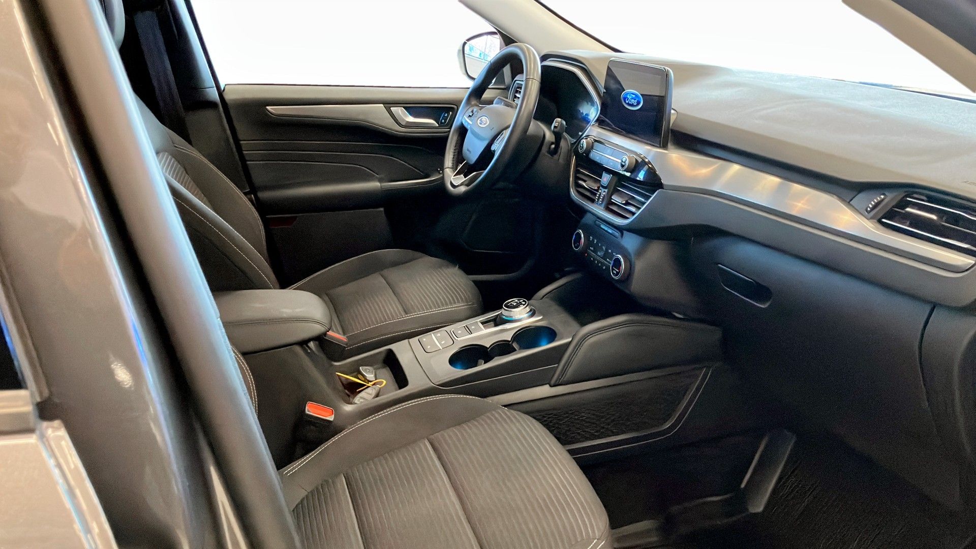 Ford Kuga Plug-In Hybrid 2022, bild 3/18