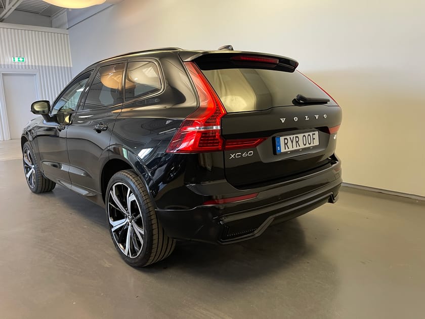 Bild 3 av Volvo XC60 Recharge T6 Plus Dark/ Dragkrok/ Panoramatak/ Navigation/ 10.000kr Tillbehör/