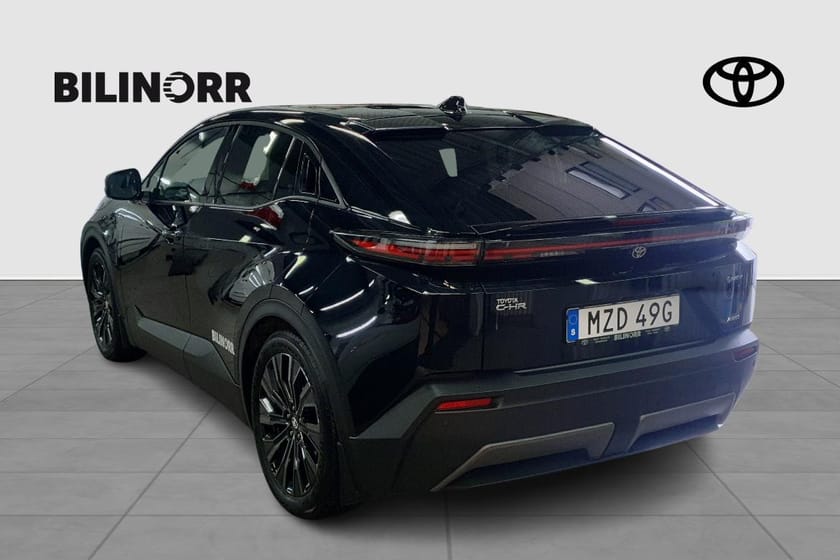 Bild 3 av Toyota C-HR+ 77 kWh Executive AWD Pano JBL Black Pack | V-Hjul | Drag |