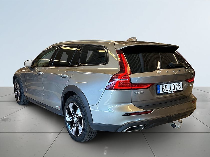 Bild 5 av Volvo V60 Cross Country B4 AWD Momentum Harman-Kardon/Kamera/Navi/MoK/SoV-Hjul