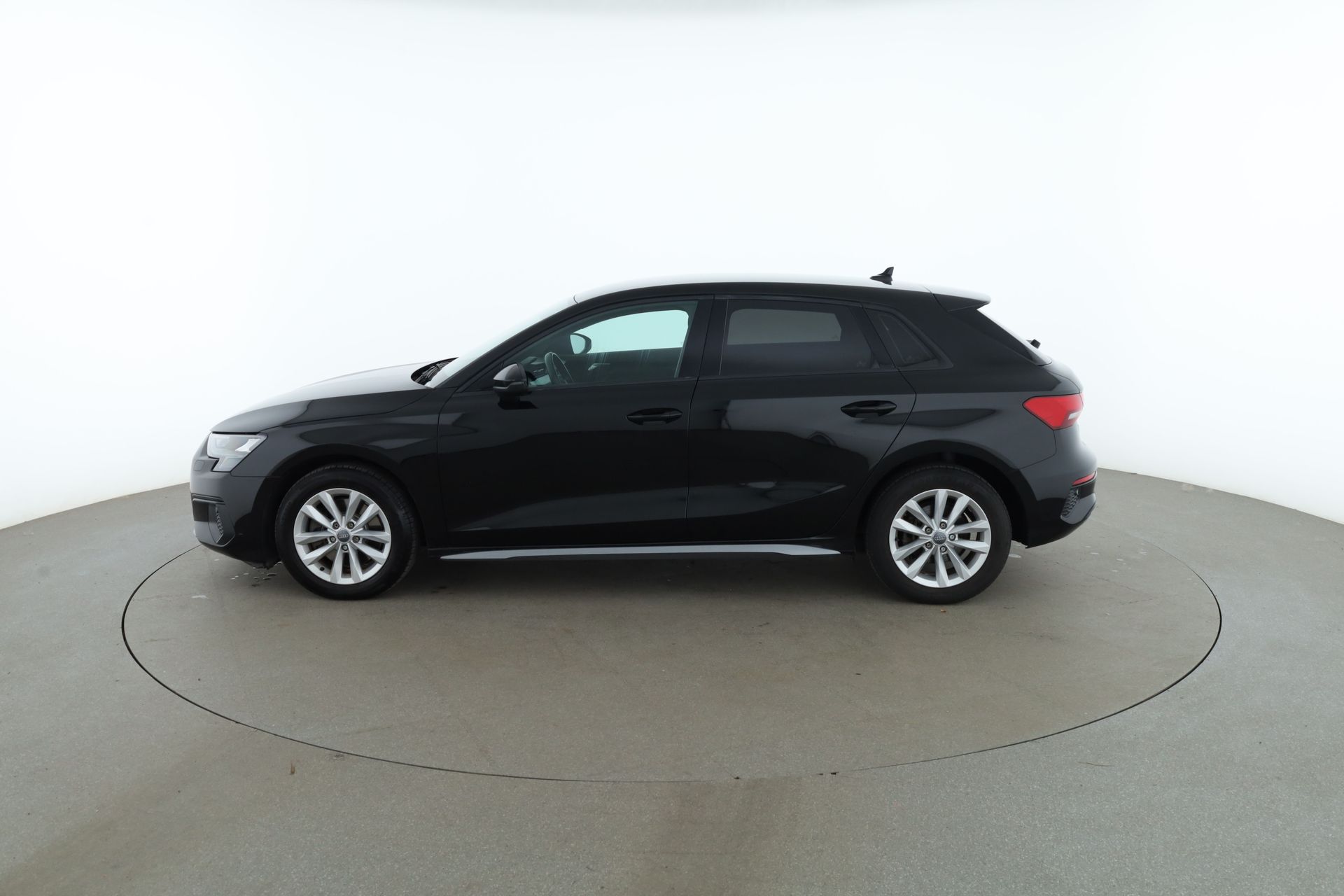 Audi A3 Sportback 35 TFSI 2021, kuva 2/40
