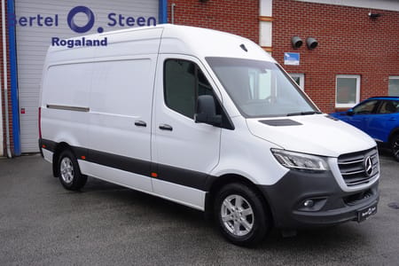 Mercedes-Benz Sprinter 317 CDI RWD Panel Van 317/37 KA, Hengerfeste