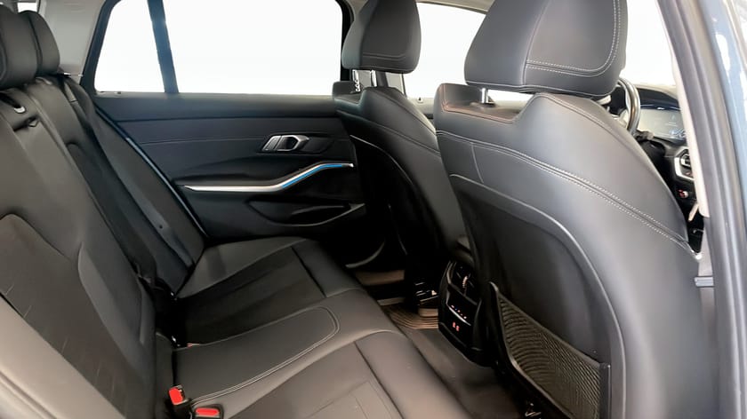 Bild 5 av BMW 330e xDrive Touring Drag Farthållare PDC