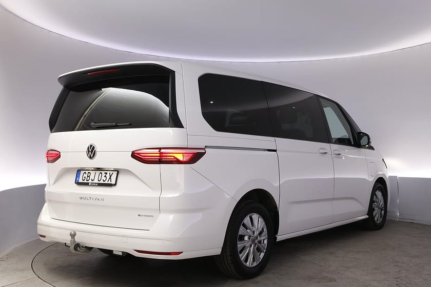 Bild 5 av Volkswagen Multivan eHybrid 7-sits Drag Kamera CarPlay