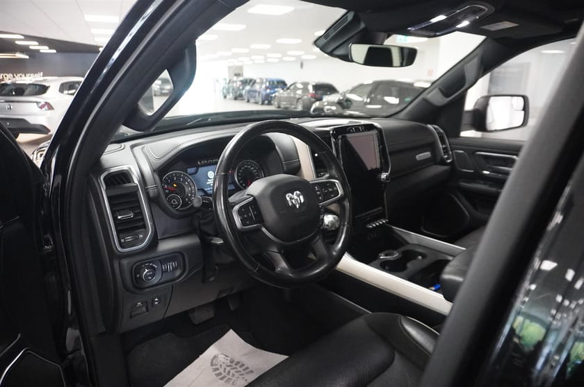 Bild 3 av RAM 1500 Crew Cab 5.7 V8 Laramie 4x4 Black Edition