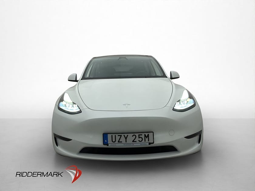 Bild 3 av Tesla Model Y Long Range AWD Svensksåld Panorama MOMS Drag