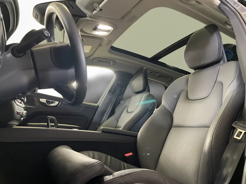 Bild 12 av 20 – Volvo XC60 Recharge T6 II Plus Dark Edition.