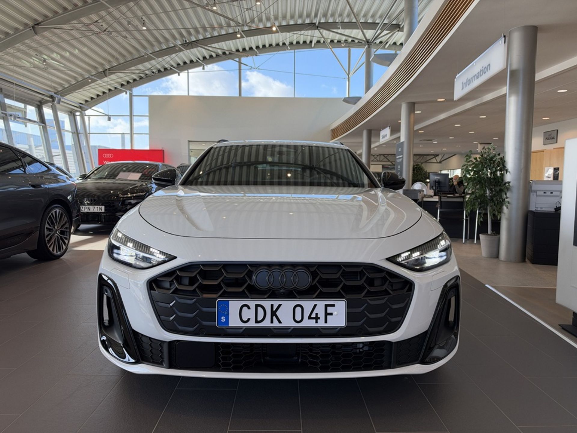 Audi A5 e-hybrid quattro 367 HK S line 2026, bild 2/10