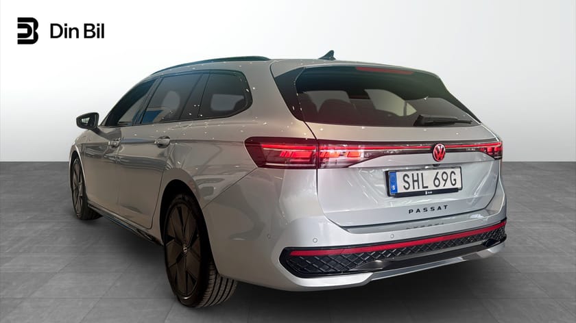 Bild 3 av Volkswagen Passat Variant eHybrid 272 hk DSG R-Line Drag/Panorama/Värmare