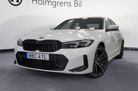 BMW 330e xDrive Sedan M-Sport Navi Elstol Adaptiv F Harman Kardon 19