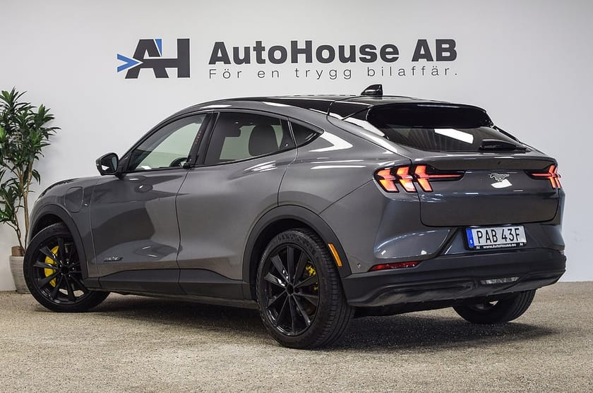 Bild 2 av Ford Mustang Mach-E Long Range RWD 360 B&O Pano Elstolar
