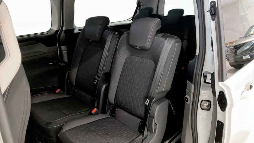 Bild 5 av Ford Tourneo Custom 340 Plug-in Hybrid TITANIUM 340L PHEV 9 sits