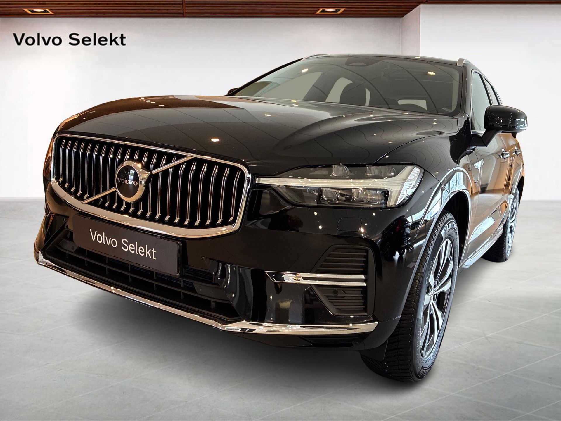 Volvo XC60 Recharge T6 Core Edition 2023, bild 2/25