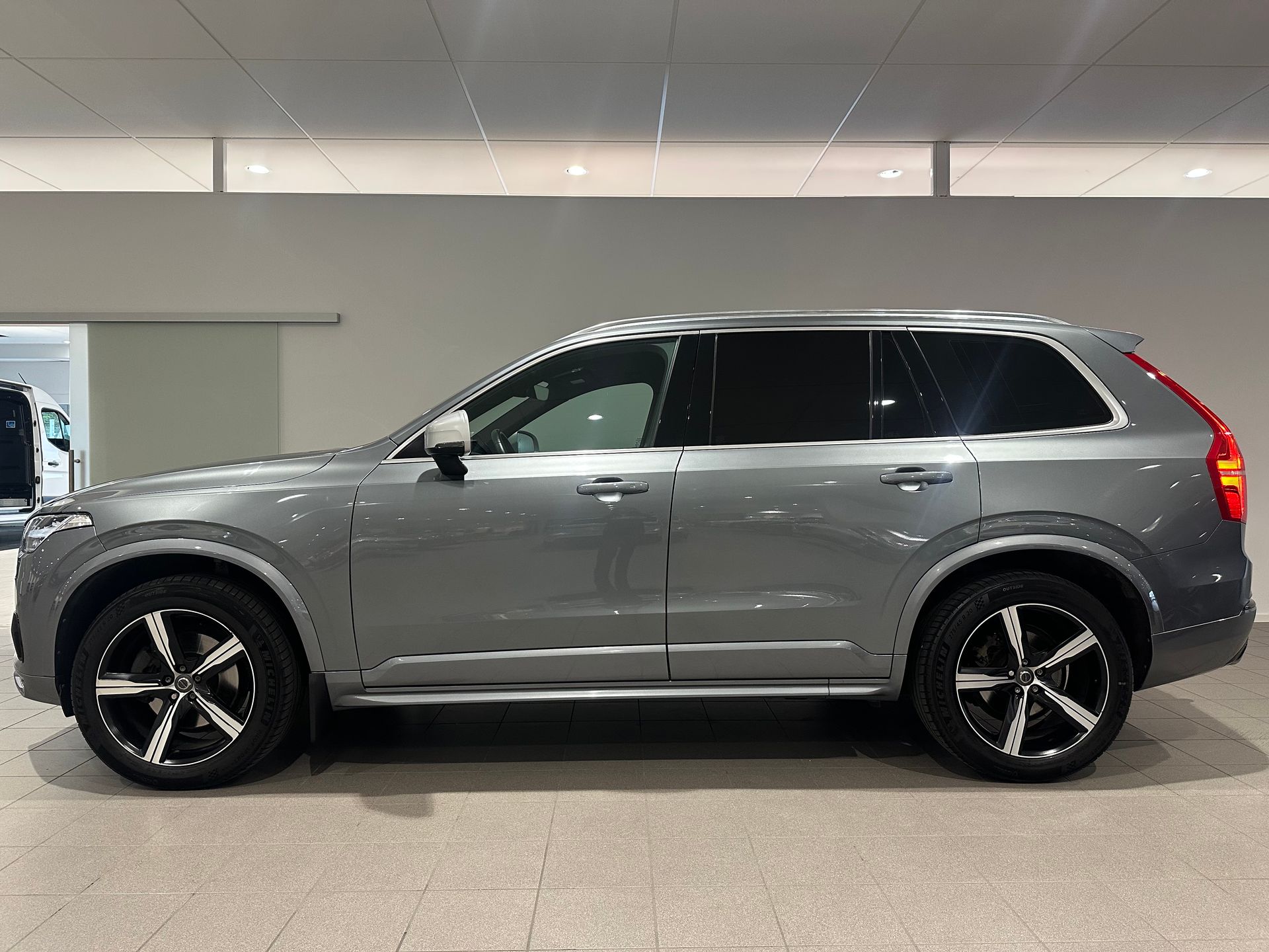 Volvo XC90 T5 AWD R-Design 7-säten 2019, photo 5/10
