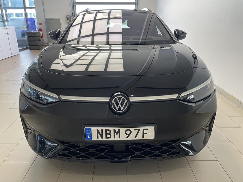 Bild 3 av Volkswagen ID.7 GTX Tourer 340HK|HUD|Drag|El-stolar minne|mm|Vinterhjul