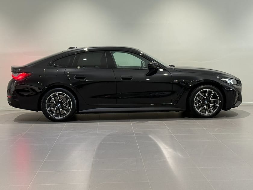 Bild 3 av BMW i4 eDrive40 Gran Coupé M Sport Drag Adpt Farth HiFi 18" Tonat Rattv.