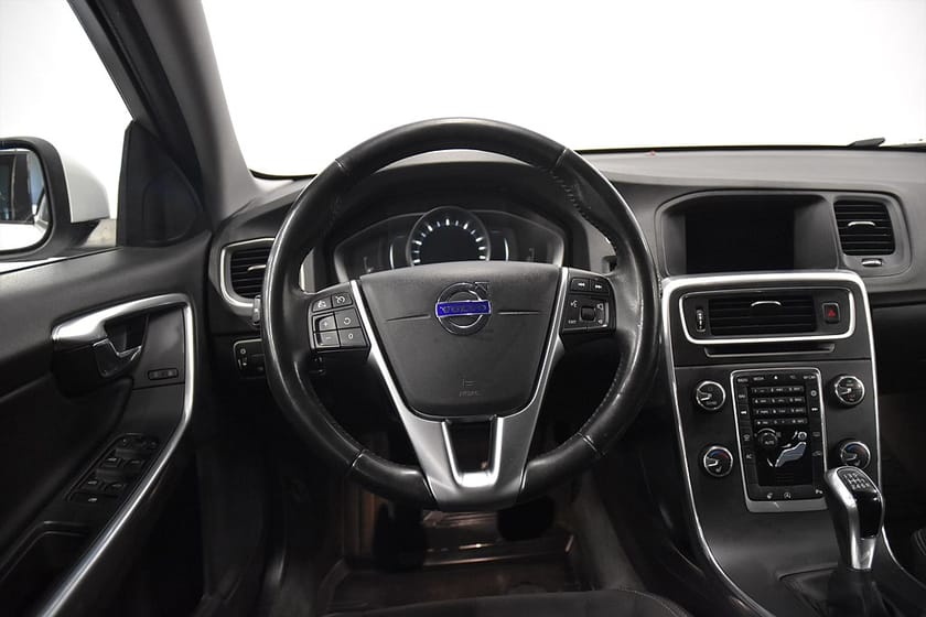 Bild 2 av Volvo V60 T3 Drag B-Värm Rattv Farth VOC Nybes 152hk