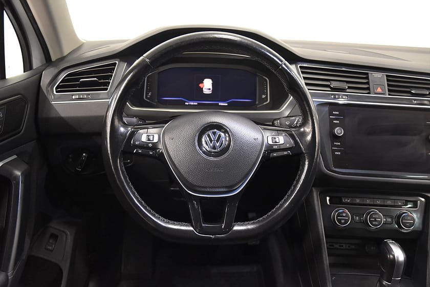 Bild 2 av Volkswagen Tiguan 2.0 4Motion GT Cockpit D-värm Adaptivf B-kam Dragkrok