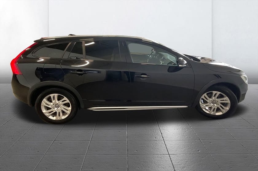 Bild 4 av Volvo V60 Cross Country CC D4 AWD Aut Summum Business Drag Läder Taklucka Värmare