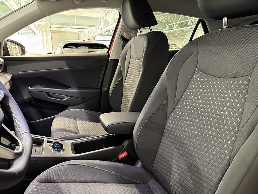 Bild 5 av Volkswagen T-Roc 1.5 eTSI 150 hk DSG7