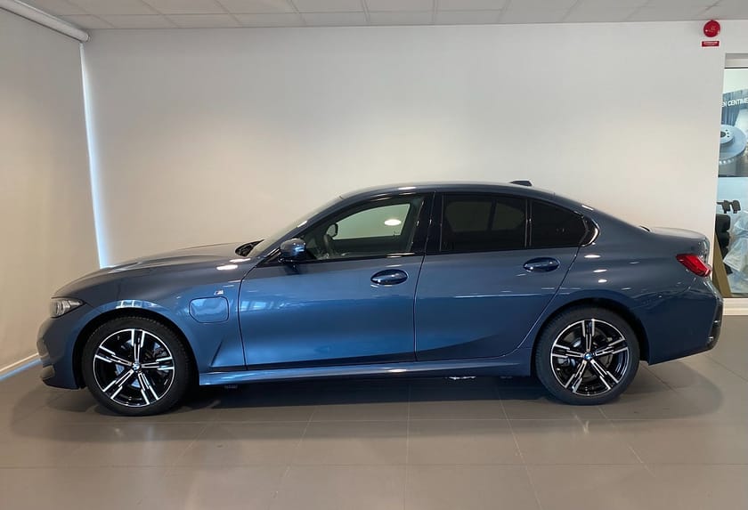 Bild 2 av BMW 330e Sedan Sportdesign Rattvärme Drag