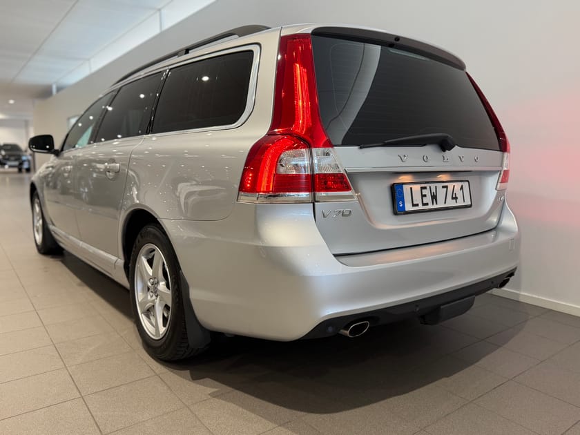 Bild 4 av Volvo V70 D4 Classic Momentum / Automatisk baklucka / 10 000kr tillbehör / sensorer /