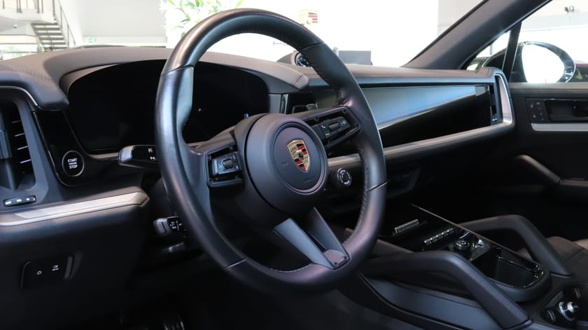 Bild 5 av Porsche Cayenne E-Hybrid / Sportavgassystem / Soft-Close / BOSE / Passagerardisplay /